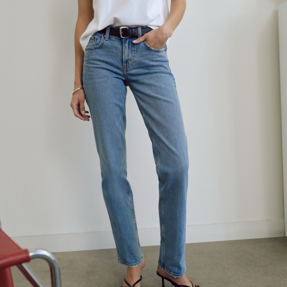 Abercrombie curve love mid rise 90s straight jeans SHORT